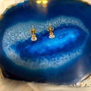 🌸NWT 6mm Cubic Zirconia Earrings Never Worn